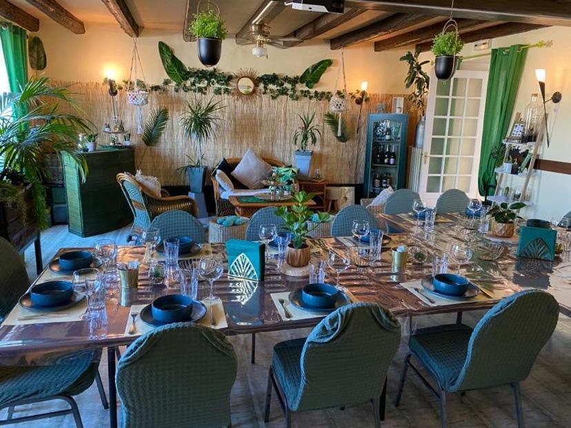 Hôtel Restaurant Le chanel Villieu Esterno foto