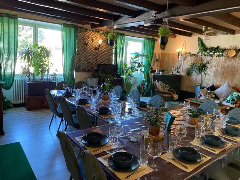 Hôtel Restaurant Le chanel Villieu Esterno foto