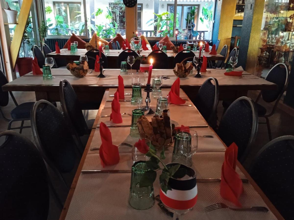 Hôtel Restaurant Le chanel Villieu Esterno foto